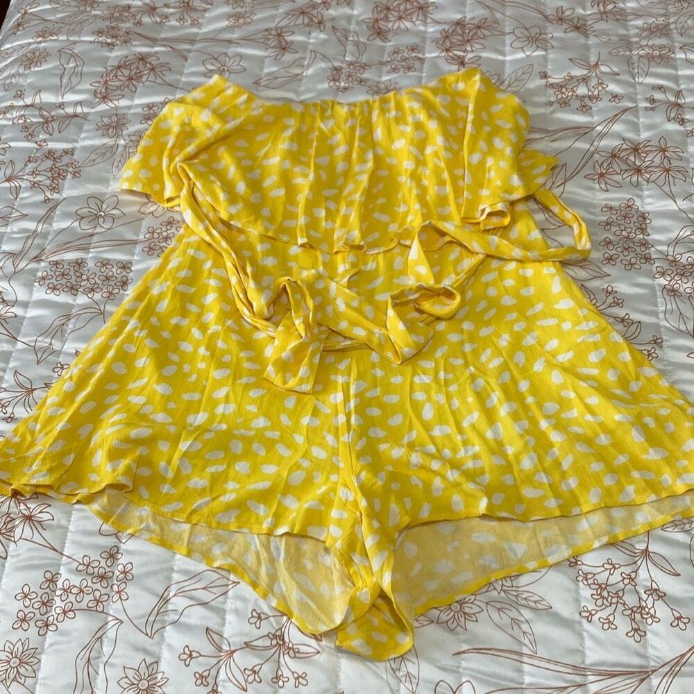 Pink‎ Lily Sleeveless Ruffle Top Romper Size Small (E9)